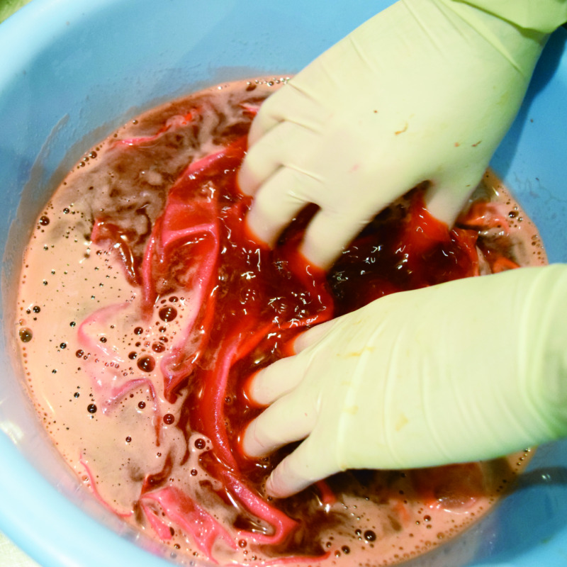 世界中の恋人 紅花Ⅱ　紅花の染め方について　～天然染料と草木染めのイロイロ話